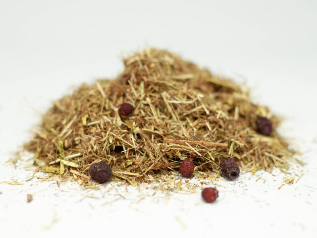 AlfAlfa Oil Głóg i Skrzyp 12,5kg - sieczka z lucerny z owocem głogu, skrzypu i alg